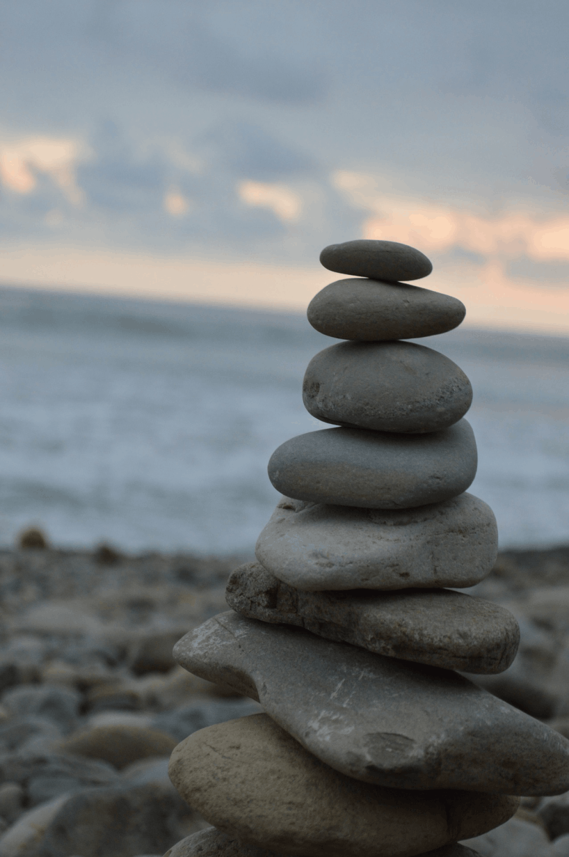 Steinturm am Kiesstrand - Balance