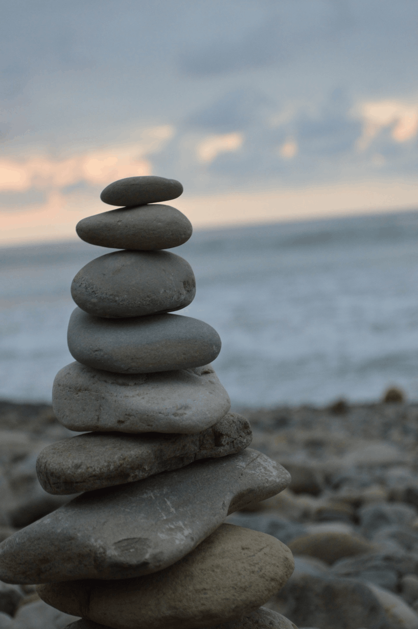 Steinturm am Kiesstrand - Balance